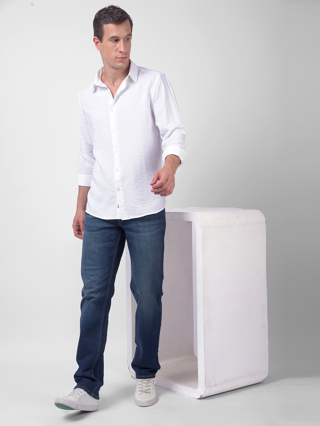 Numero Uno Men White Textured Regular Fit Shirt
